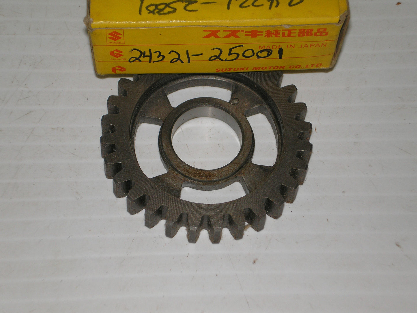 SUZUKI TS90 TS100 1970-1977 Second Driven Gear 24321-25001