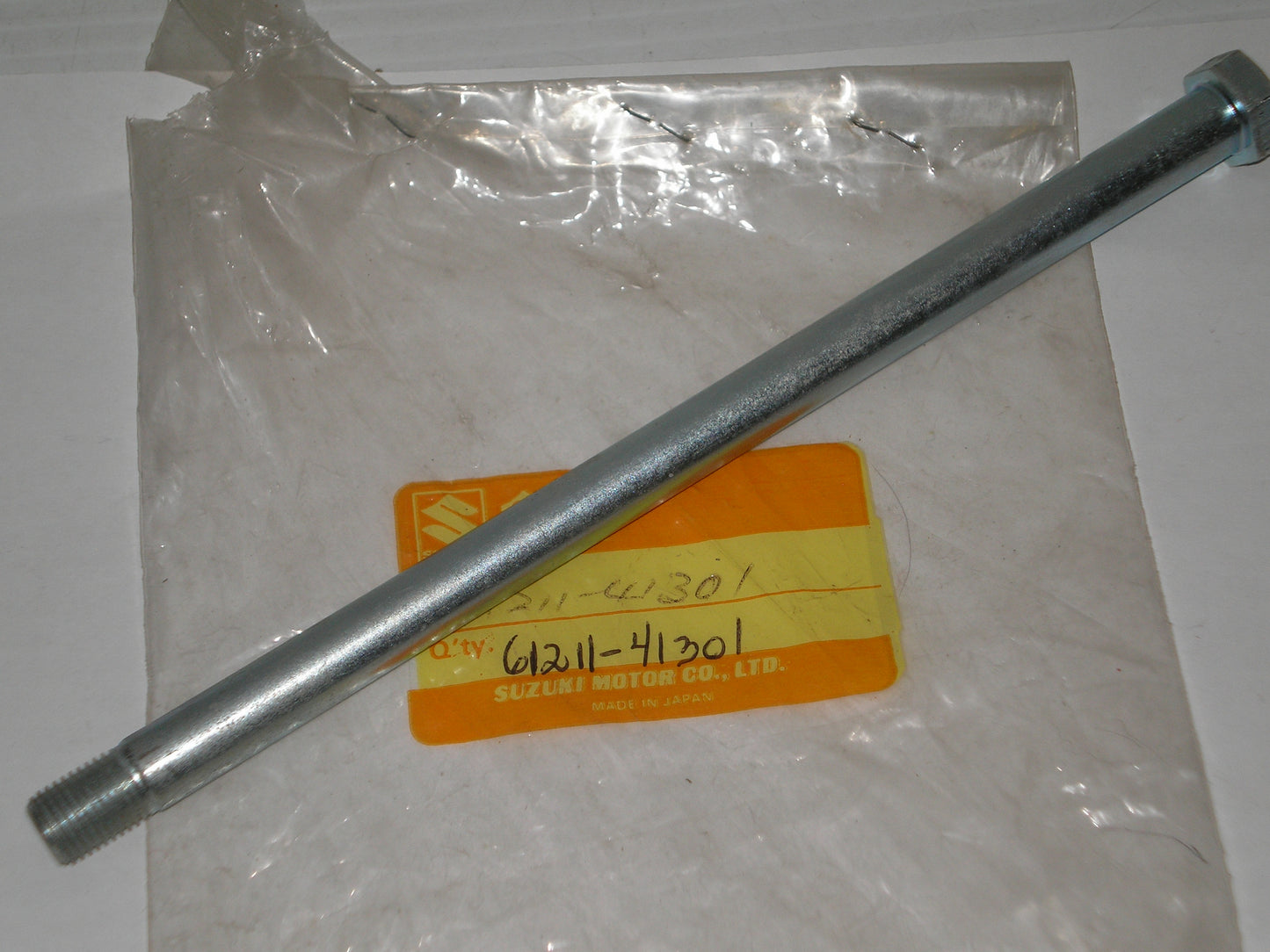 SUZUKI PE175 RM100 RM125 Swing Arm Pivot Shaft 61211-41300 / 61211-41301