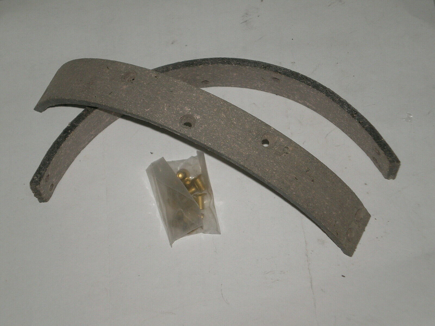 Harley Davidson 74 Big Twin 1954-1971 Front Brake Shoe Lining & Rivits 44432-54