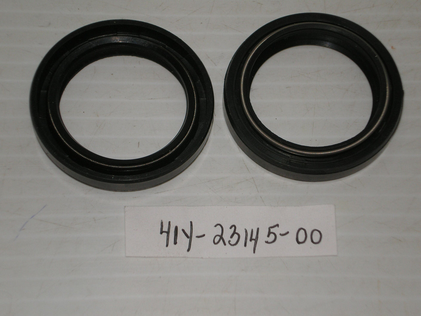 YAMAHA RZ500 XJ650 XJ900 XS1100 XV920 Fork Oil Seal 2H7-23145-00 / 41Y-23145-00