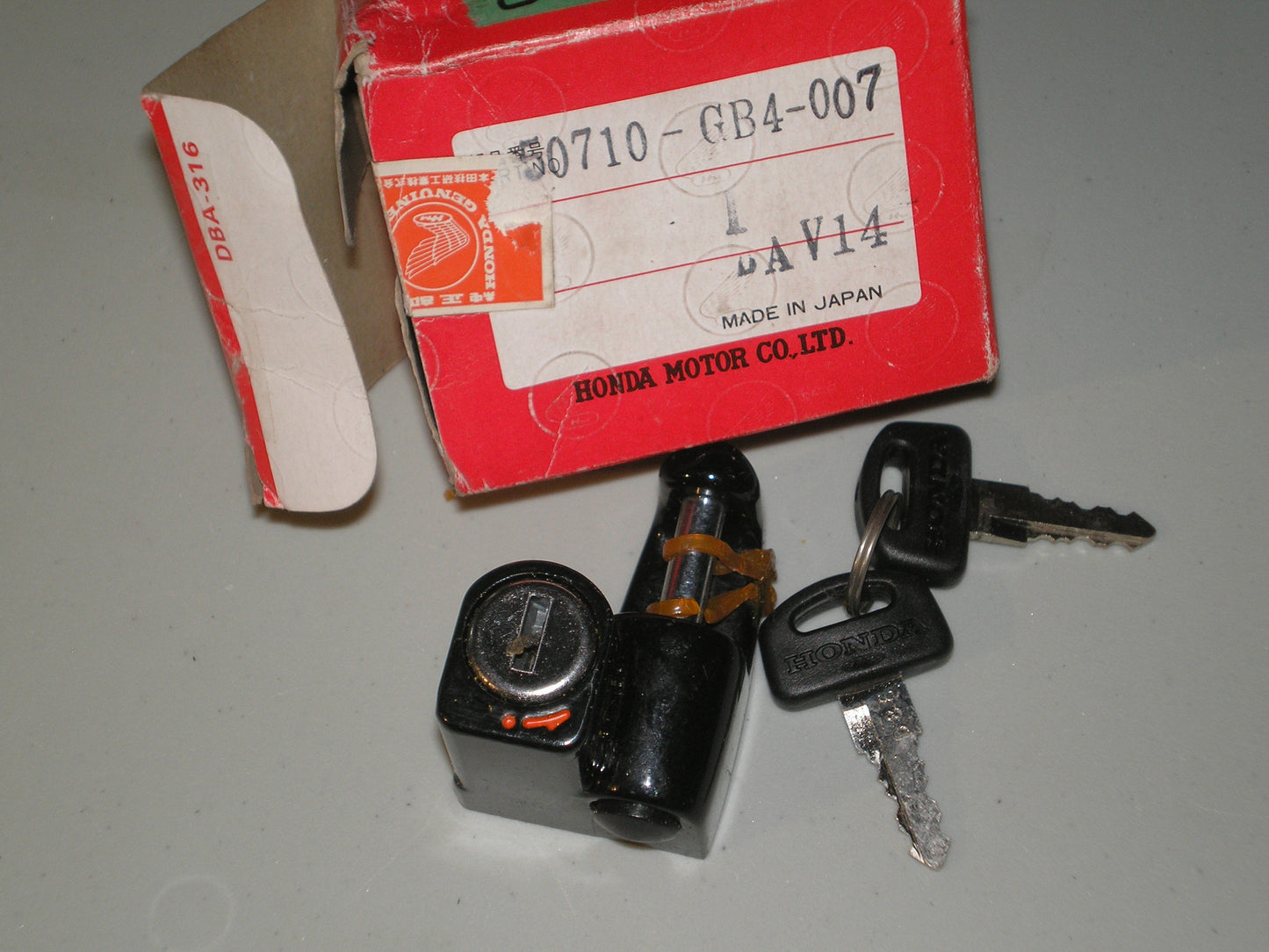 HONDA C70 CB750 CBR600 CM250 CMX250 VF750 VT600 VT750 ZB50 Helmet Holder Lock & Key 50710-GB4-007