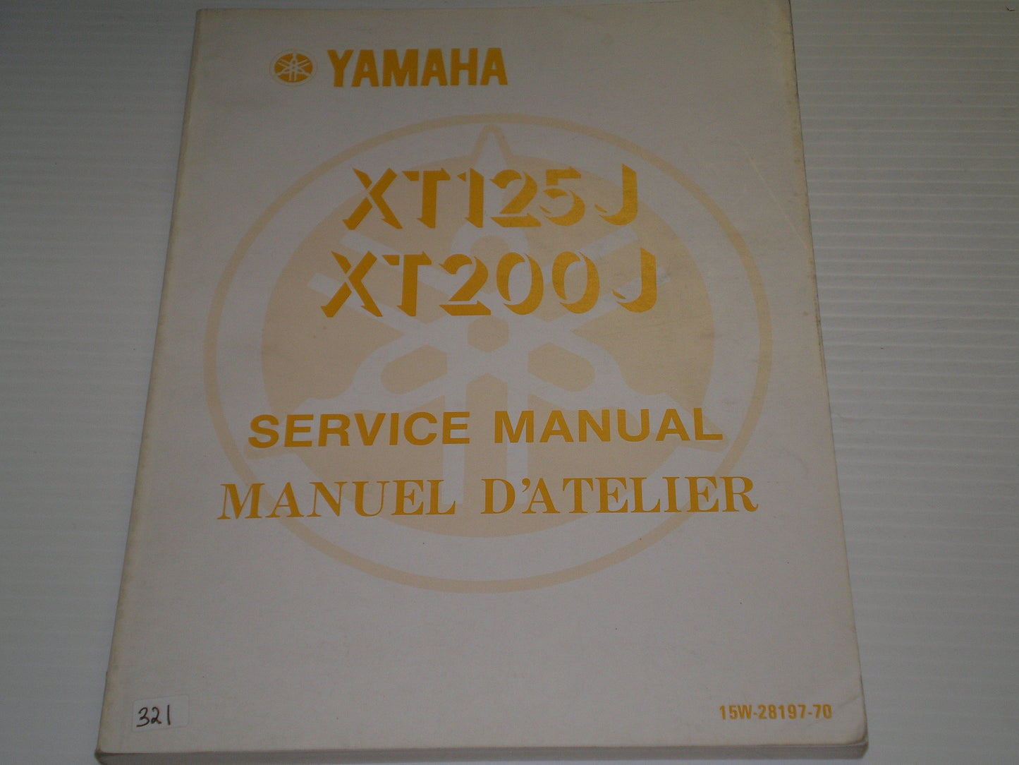 YAMAHA XT125 J XT200 J 1982 Service Manual 15W-28197-70 #321