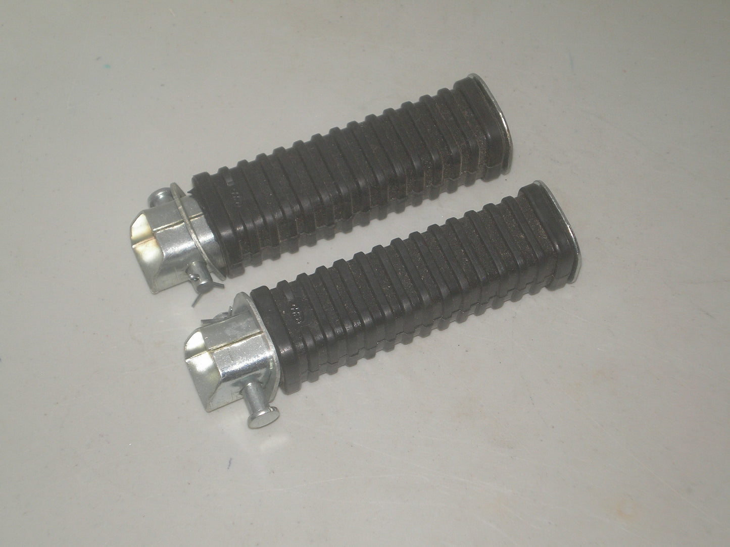 HONDA CA CB CL CT S90 SS XL Z50 Passenger Footpegs Set/2 50731-024-000 / 50715-283-000