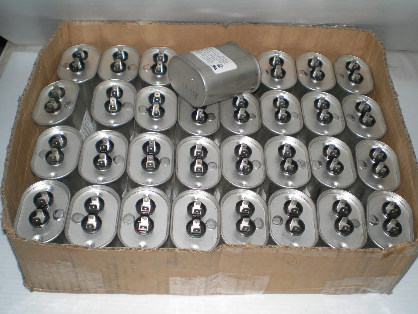 AEROVOX/PCC 400V AC 50/60 HZ 100C Max Capacitor for HID Lighting Application 2664-MF