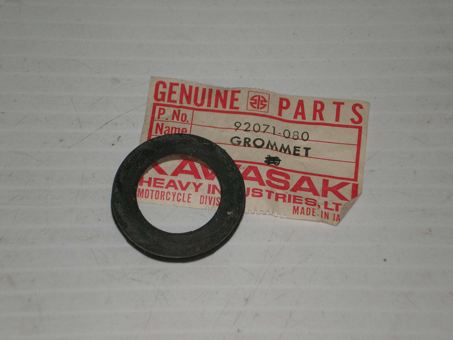 KAWASAKI KD125 KD175 KE125 KE175 KE250 KS125 KT250 L/H Side Cover Grommet 92071-080