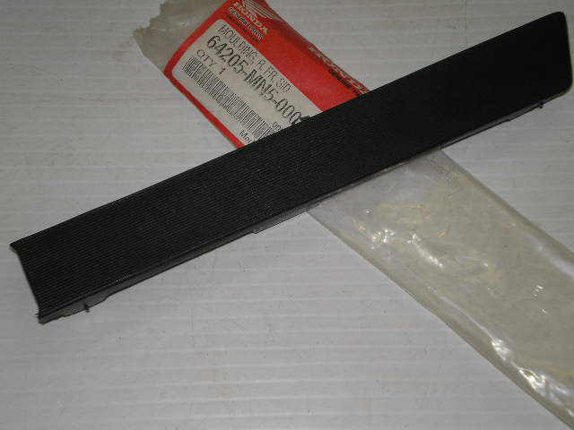 HONDA GL1500 Fairing Front Right Side Molding 64205-MN5-000