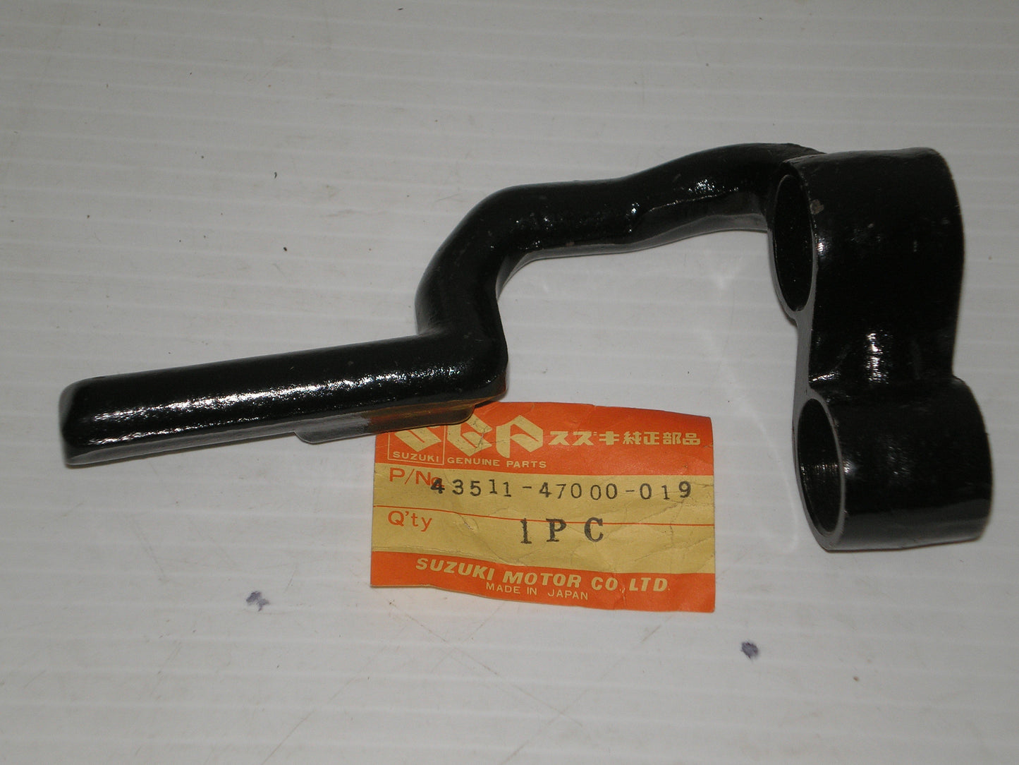 SUZUKI GS550  R/H Front Footrest Bar 43511-47000-019 / 43511-47000