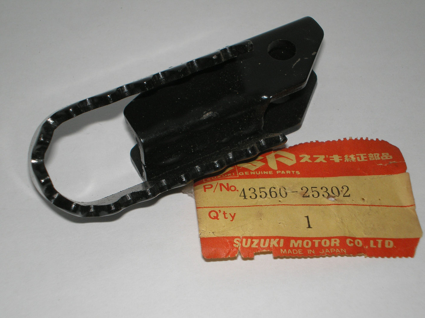 SUZUKI TC100 TC125 TC185 TS75 TS100 TS185 TS250 TS400 L/H Footrest 43560-25302