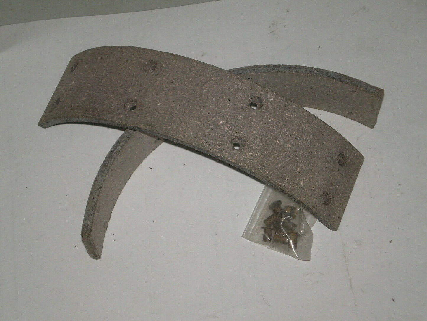 Harley Davidson 74 Big Twin 1963-1972 Rear Brake Shoe Lining & Rivits 41801-63
