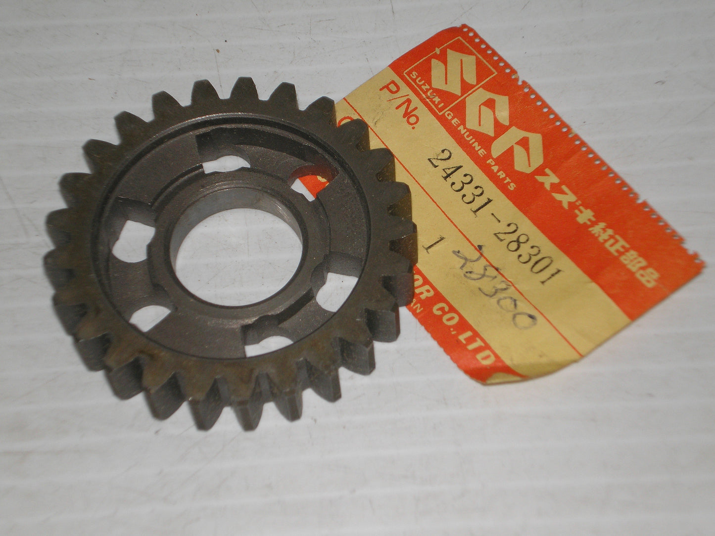 SUZUKI RM100 RM125 TM100 TM125 Third Driven Gear 24331-28301 / 24331-28300