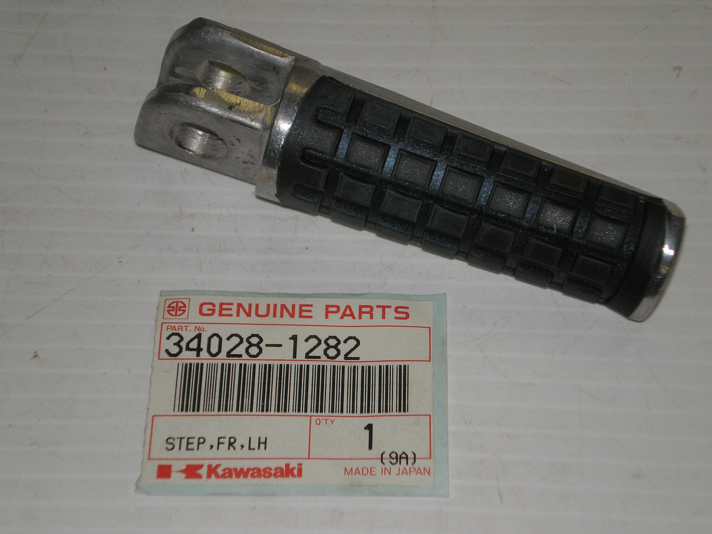 KAWASAKI ZX-7 ZX750 Front L/H Driver Footrest 34028-1282