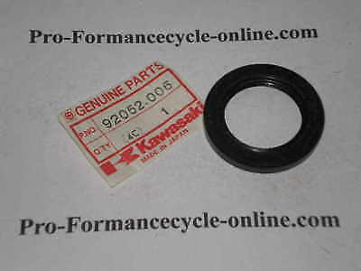KAWASAKI A1 A7 KH400 KX450 W1 W2 1966-1977 Rear Hub Oil Seal 92052-006