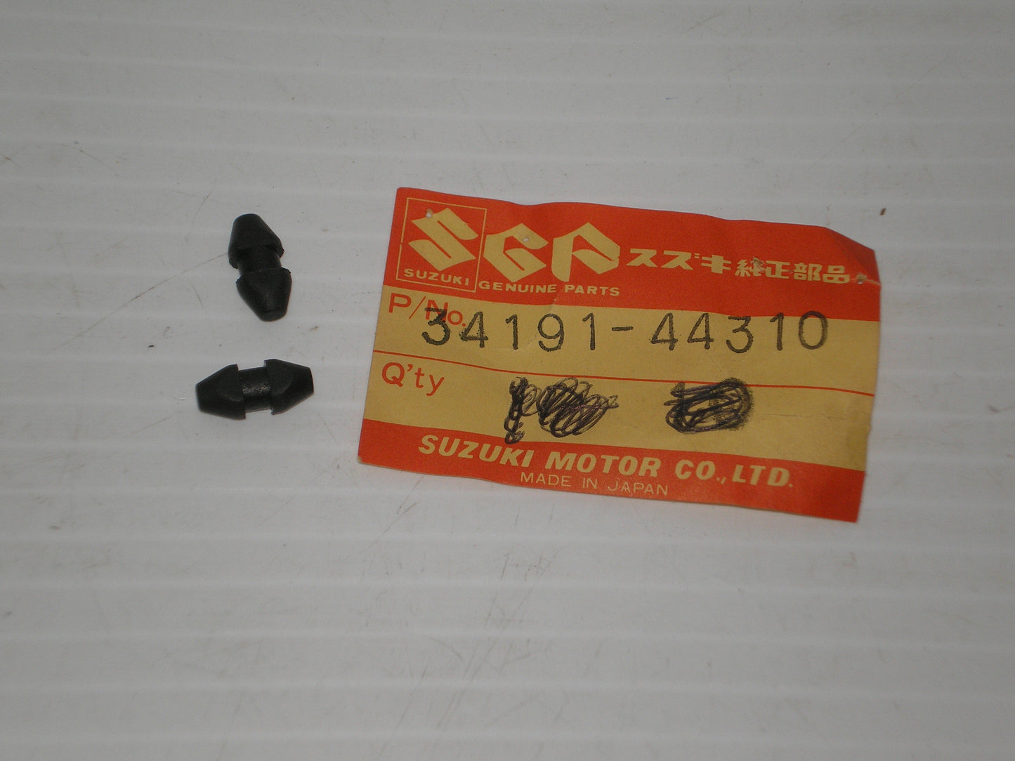 SUZUKI GN 250 400 GSX GS 300 450 550 650 750 Instrument's Cushions Set/2 34191-44310