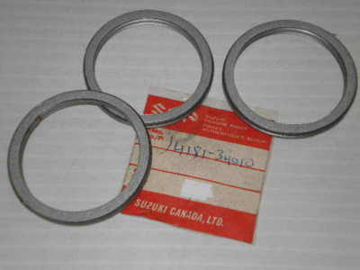 SUZUKI GT550 Exhaust Pipe Gaskets Set/3 14181-34010 / 14181-34020