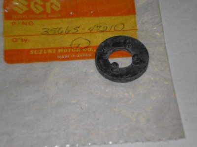 SUZUKI GN125 GN250 GS250 GS300 GS450 GS550 GS650 GS750 GS850 Cushion 35665-47210