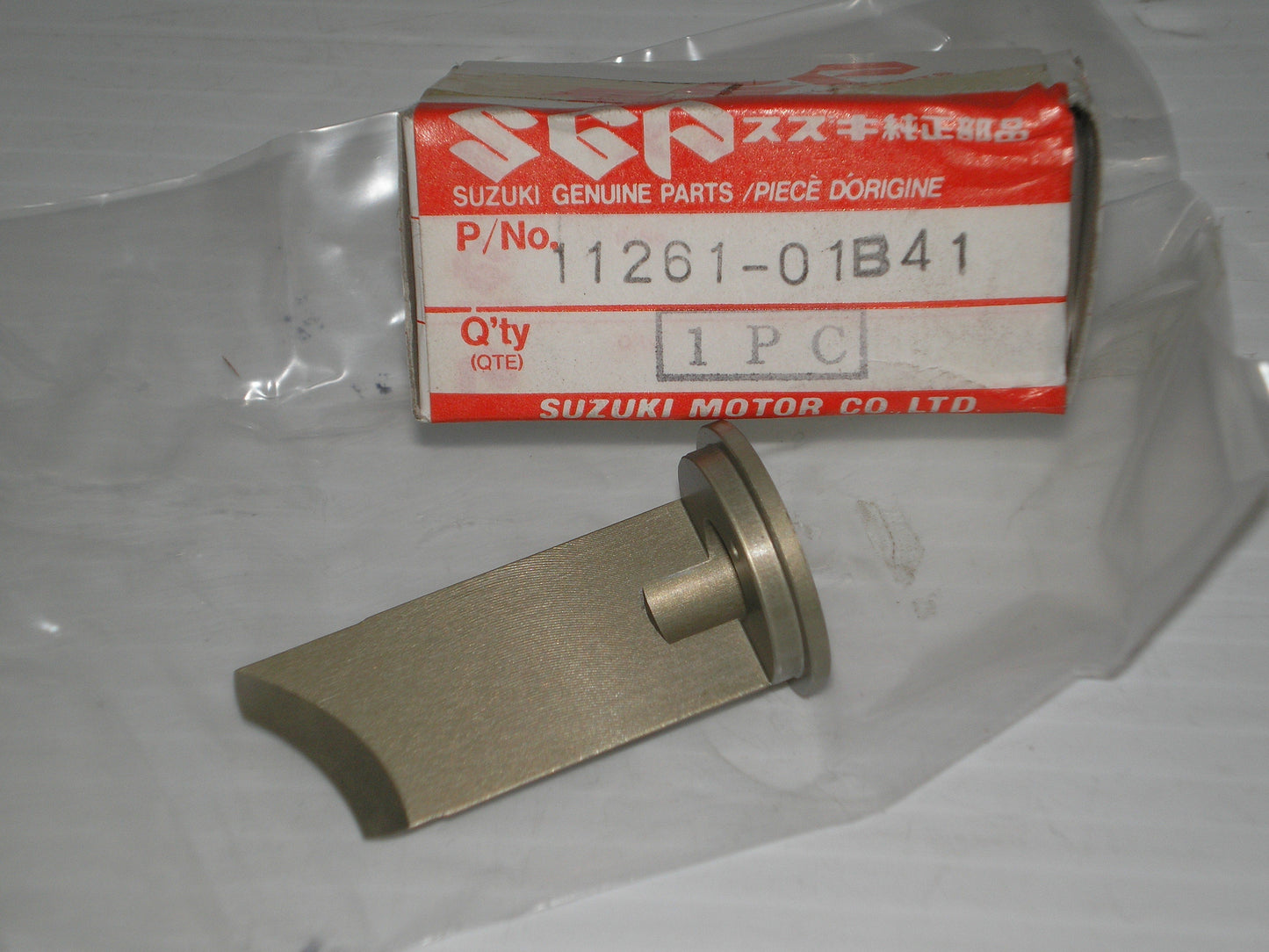 SUZUKI RM125 R/H Engine Exhaust Valve Guide 11261-01B41