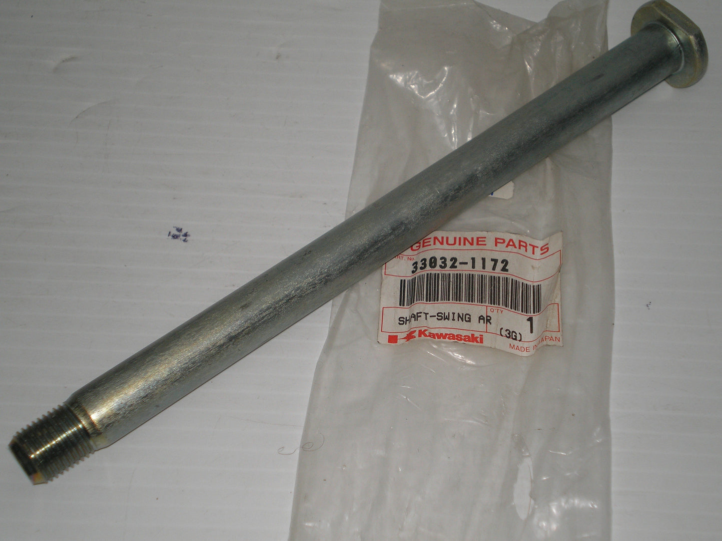 KAWASAKI KX125 KX250 Swing Arm Pivot Shaft 33032-1172 / 33032-1189