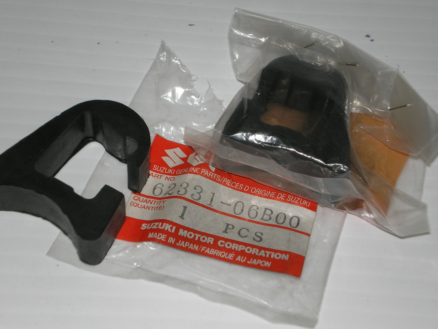 SUZUKI GSXR1100 GSXR750 Tank Cushions Set/2 62331-06B00