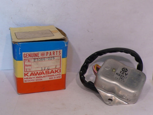 KAWASAKI  Z1 KZ1300  KZ750 KZ900 KZ1000 12V VOLTAGE REGULATOR   21066-025