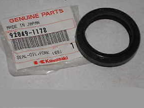 KAWASAKI KX250 KZ1000 KZ1100 ZN1100 ZX600 ZX750 ZX900 Oil Seals Set/2 92049-1178