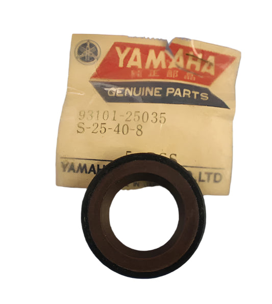 YAMAHA    DS6 FZR750 R3 TD2 T R3 YDS5 YM2C YR1  0IL SEAL  93101-25035