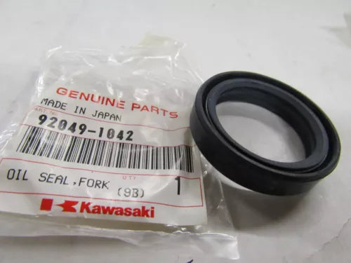 KAWASAKI KDX200 KDX250 KDX400 KDX450 KX125 KX250 KX420 Factory Front Fork Outer Dust Oil Seal 92049-1042