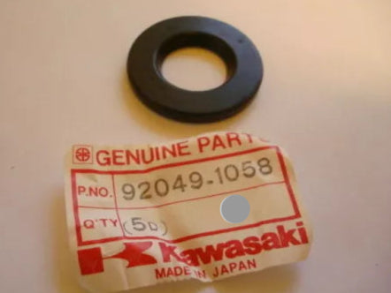 KAWASAKI EN KZ VN ZG ZL ZN ZR ZX Factory Speedometer Drive Oil Seal  92049-1058