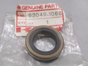 KAWASAKI B8 D1 F1 F2 F3 F4 F6 F7 F8 F9 F11 F21 G3 G4 G5 G31 J1 KD KDX KE KE KH KM KS KV KX MC1 Crankcase Cover Oil Seal 92049-1068