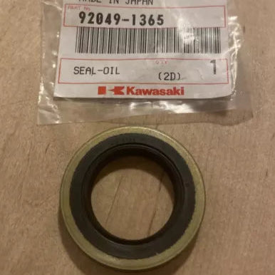 KAWASAKI KDX200 KDX220  Factory Engine Crankshaft Cover Oil Seal  92049-1365