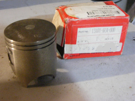 HONDA   1982 CR80    STD  PISTON  13101-GC4-000