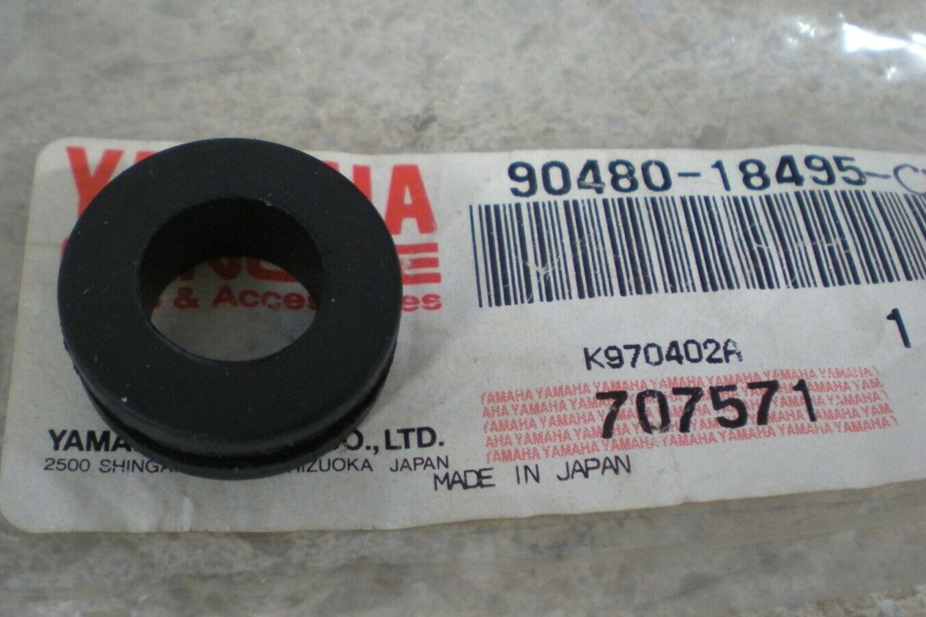 YAMAHA  FZ FZR FZX TZ XVS 250 49 600 700 7750 650  GROMMET   90480-18495