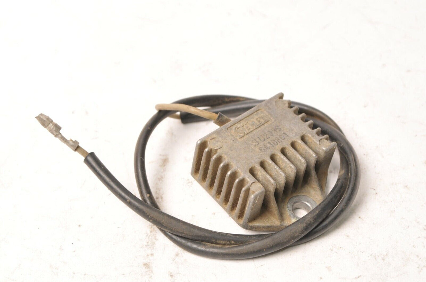 SUZUKI LT 185 2 30 250  VOLTAGE REGULATOR 32500-24400 / 32500-19A00