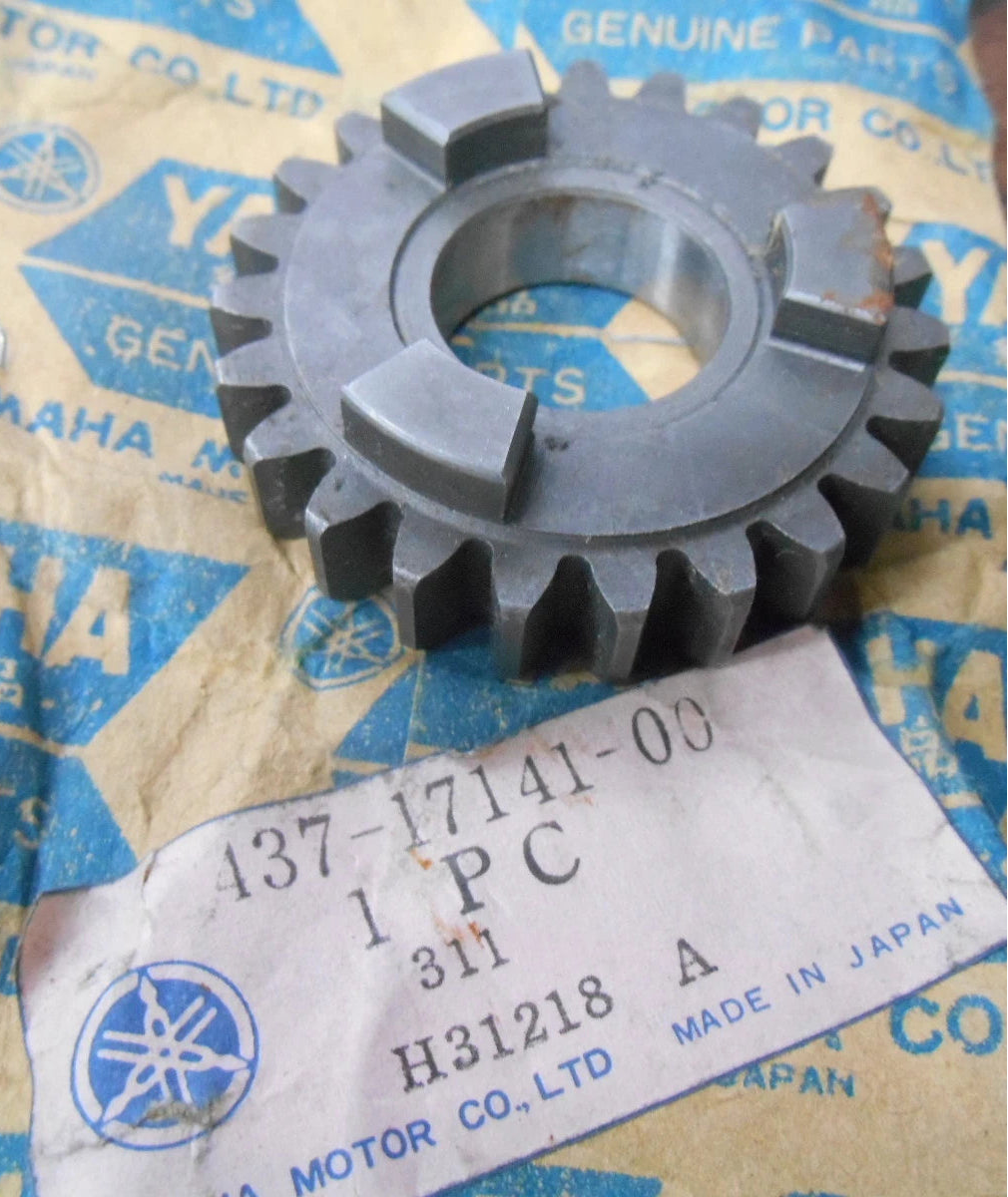 YAMAHA  YA6 PINION GEAR  137-17141-00