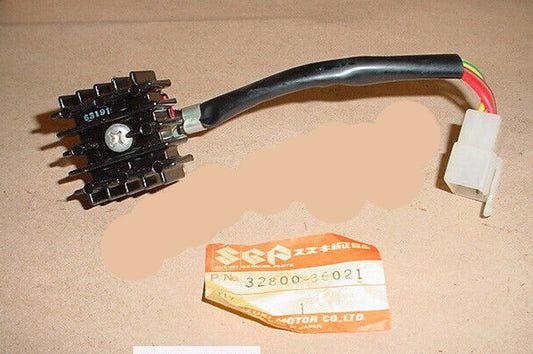 SUZUKI GT380 GT550 GT750 RE5 TS400 RECTIFIRE ASSEMBLY 32800-31021