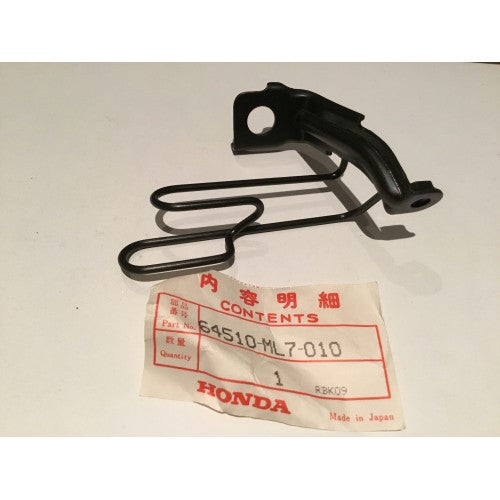 HOND VFR750 LOWER R FARNG BRACKET 64510-ML7-010
