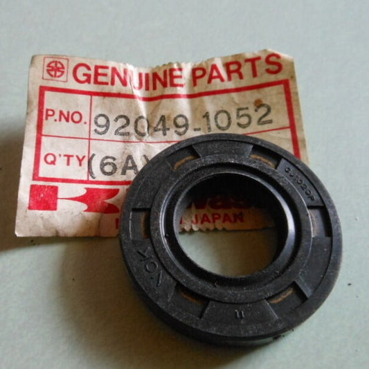 KAWASAKI KDX80 KX 60 80 125 KDX KXT 250 CRANKSHAFT OIL SEAL 92049-1052