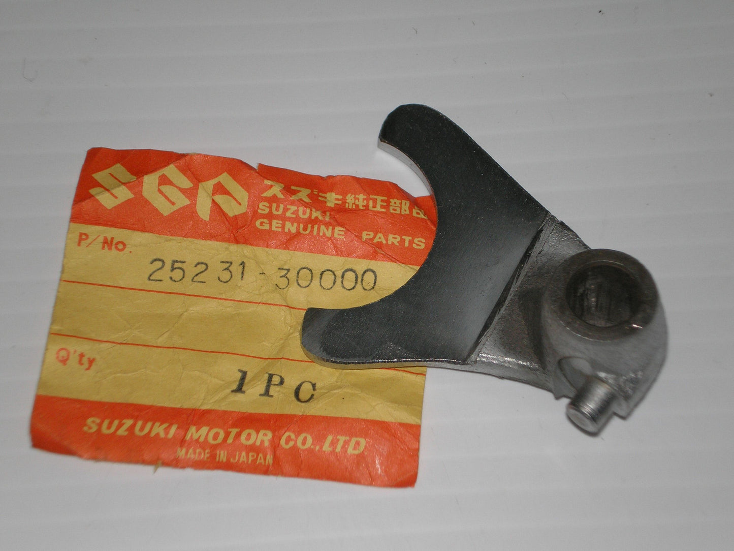 SUZUKI DS250 RL250 TM250 TS250 1971-1981 Gear Shifting Fork #3 25231-30000