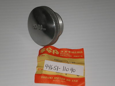 SUZUKI AS50 GT500 T125 T250 T305 T350 T500 TC120 TC305 TS250  Oil Tank Cap  44651-11040