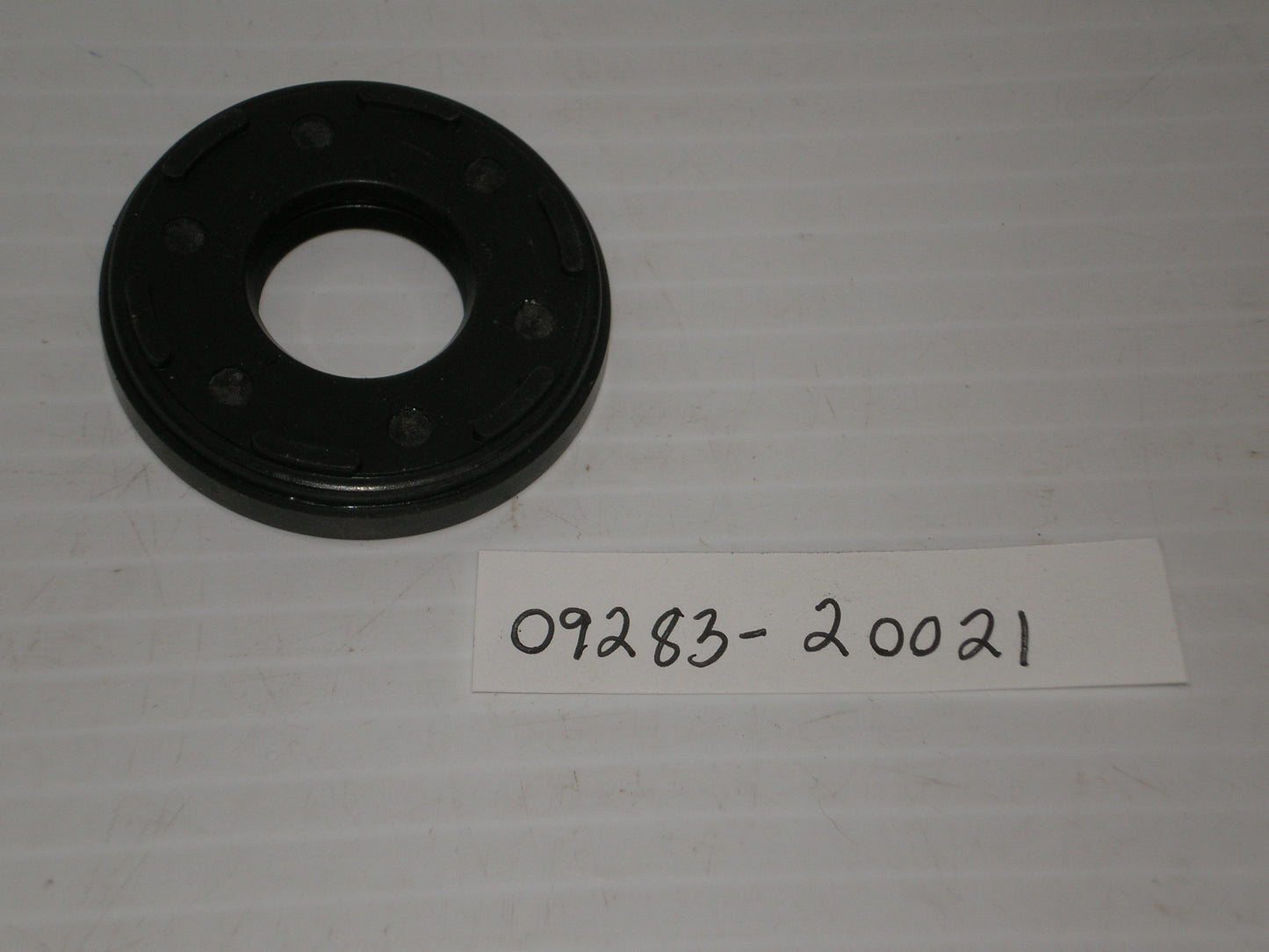 SUZUKI DT99  DT99B  Outboard Motor Crankshaft Oil Seal  09283-20021