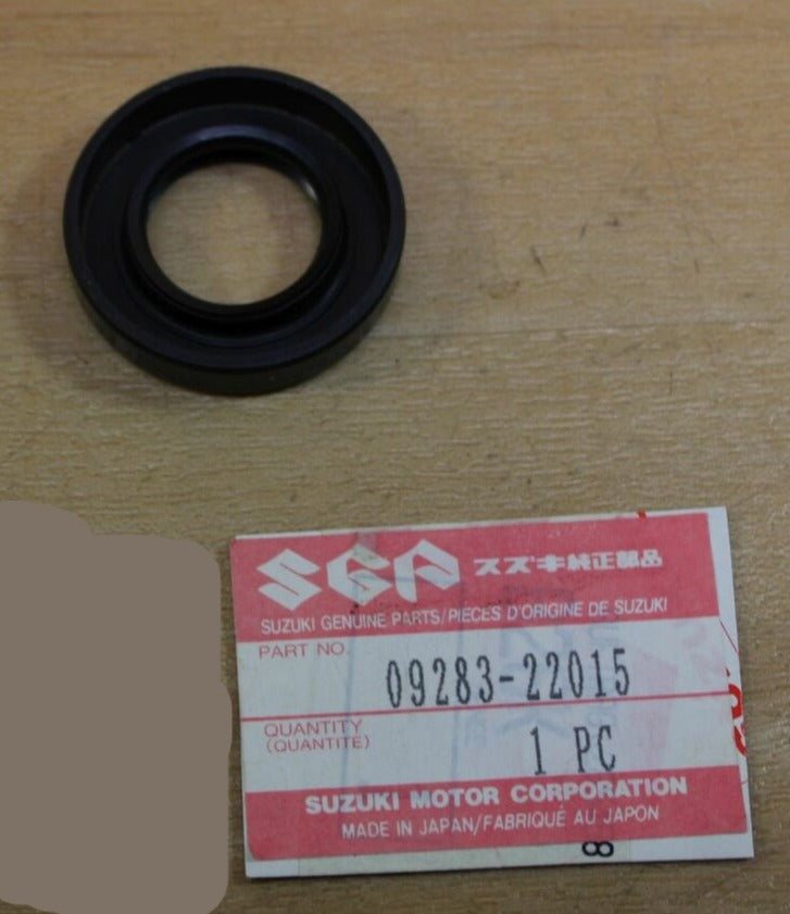 SUZUKI GS250 GS300 GS450 GS500 R/H Crankshaft Oil Seal  09283-22013 / 09283-22015