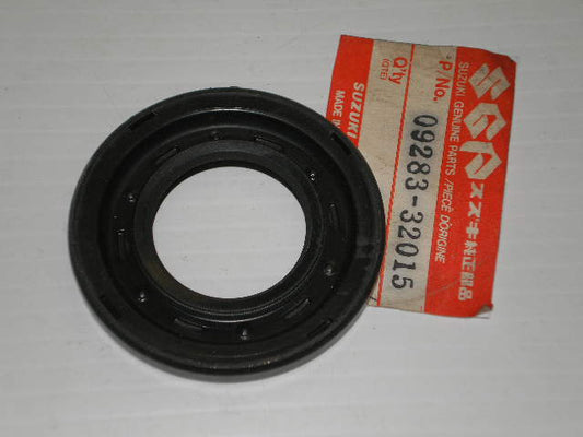 SUZUKI GS400 GS425 GS450 GS500 GS550 GS650 Transmission Oil Seal  09283-32015