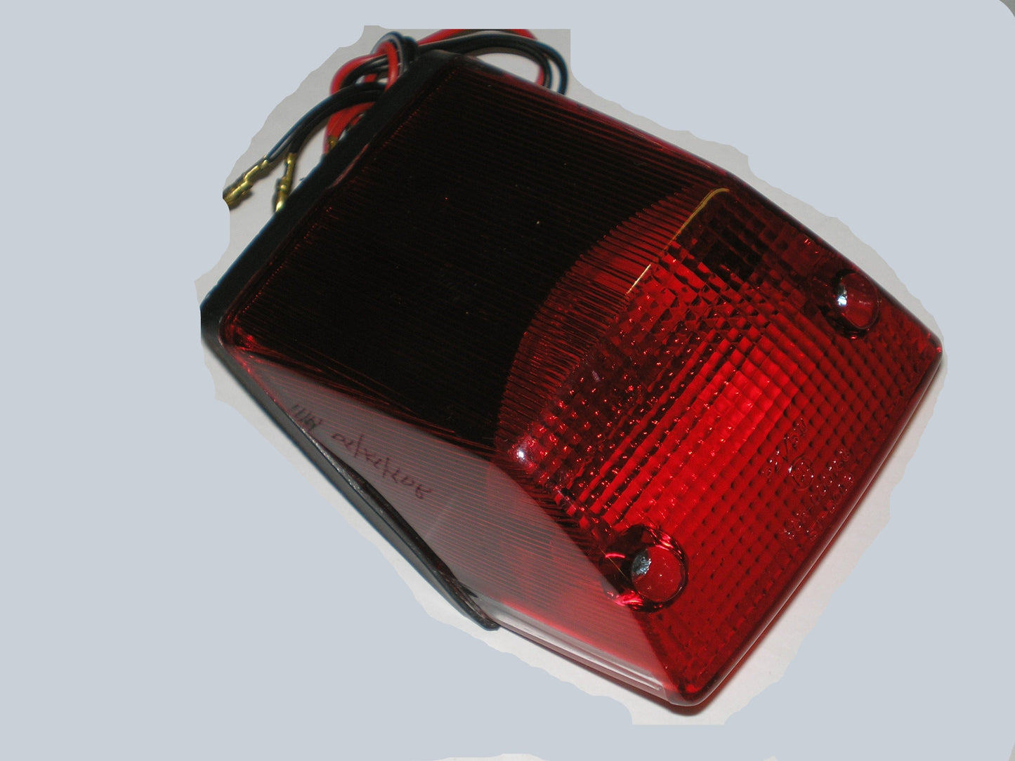 YAMAHA DT80 DT125 DT200 DTR125 TDR250 XT350 XT600 Tail Light Assembly 34Y-84710-E1