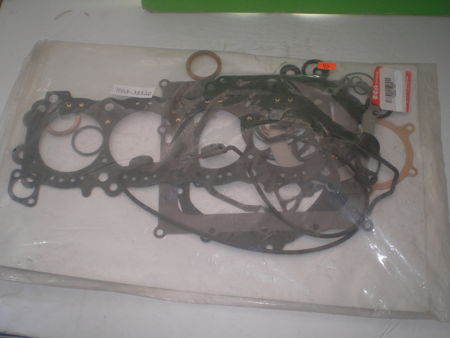 SUZUKI GSX-R750 Y  Complete Engine Gasket Set  11401-35820 / 11401-35851