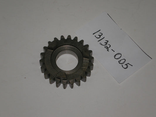 KAWASAKI D1 C2SS C2TR Driveshaft 3rd Gear 13132-005