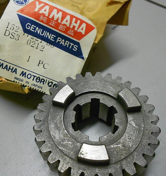 YAMAHA YDS2 YDS3 Transmission 2nd Wheel Gear 30T 152-17221-00