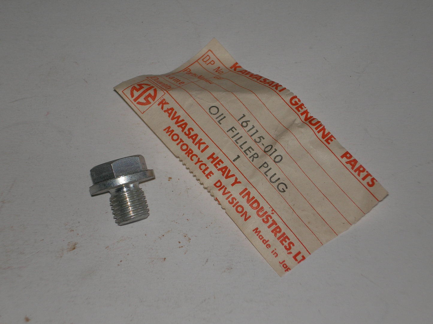 KAWASAKI KV100 G4TR L/H Engine Cover Cap Oil Filler Plug 16115-010