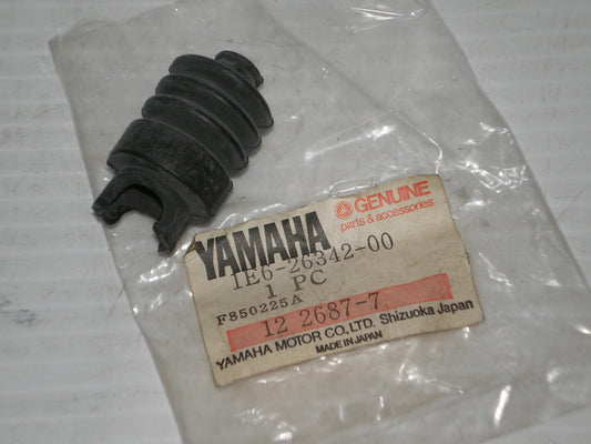 YAMAHA XS XT WR DT BW IT TT XV SR XT XZ YX 225 250 400 425 650 750 Virago 1000 Cable Boot 1E6-26342-00