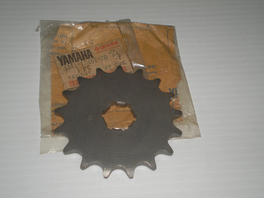 YAMAHA RZ350 Transmission Drive Sprocket 17T 1M1-17461-70 / 93834-17119