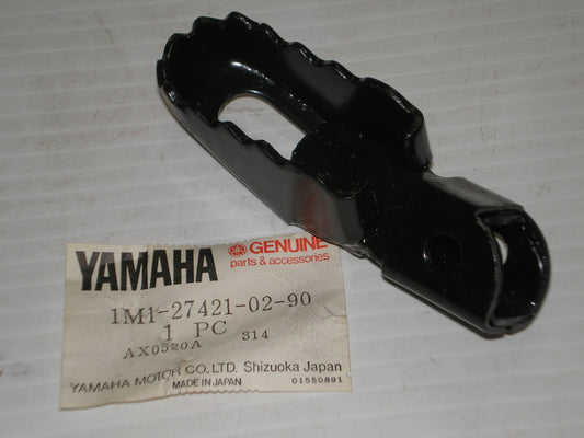 YAMAHA YZ IT DT FOOTREST BAR 1M1-27421-02-90 / 1ML-27421-02-33 / 22W-27421-01-90 / 3R1-27421-00