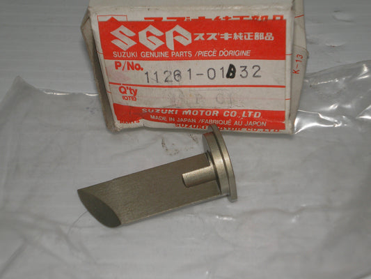 SUZUKI RM125  R/H Exhaust Valve Guide 11261-01B32 / 11261-01B33